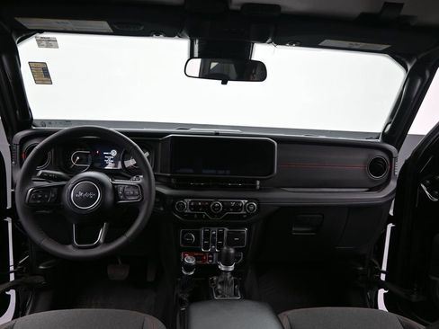 Used 2025 Jeep Wrangler Unlimited Rubicon w/ Convenience Group image 32