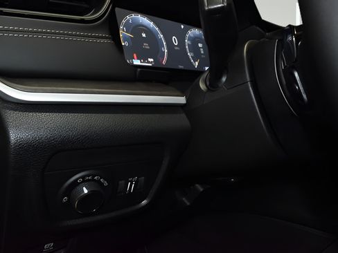 New 2026 Jeep Grand Cherokee Altitude AWD/4WD image 17