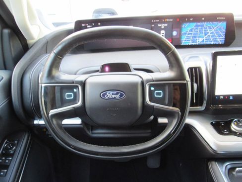 Used 2025 Ford Expedition Platinum AWD/4WD image 20