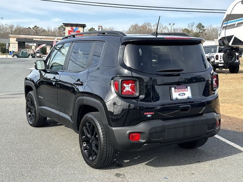 Used 2023 Jeep Renegade Altitude image 6