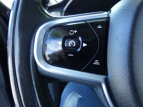 Used 2018 Volvo XC90 T6 Momentum w/ Convenience Package image 62