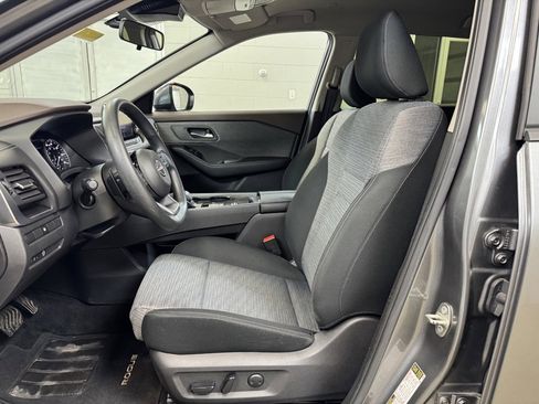 Used 2023 Nissan Rogue SV image 11