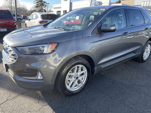Used 2022 Ford Edge SEL w/ Convenience Package image 2