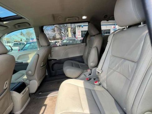 Used 2017 Toyota Sienna XLE w/ XLE Navigation Package image 18