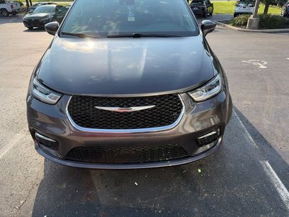 Used 2022 Chrysler Pacifica Touring-L