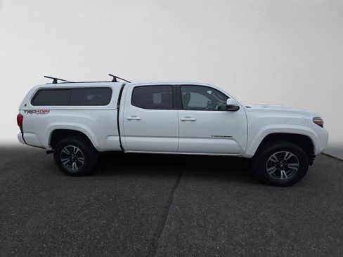 Certified 2016 Toyota Tacoma TRD Sport w/ Premium & Technology Package AWD/4WD image 2