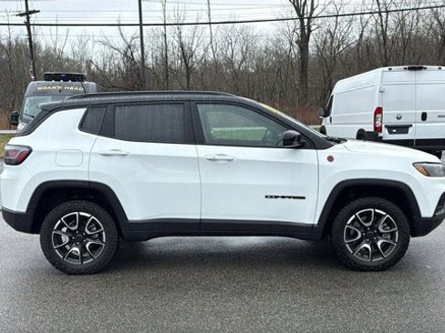 Certified 2025 Jeep Compass Trailhawk w/ Trailhawk Elite Group image 5