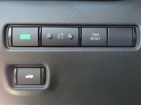 Certified 2024 Nissan Sentra SV image 14