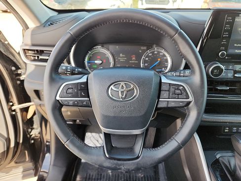 Used 2022 Toyota Highlander Bronze Edition image 17