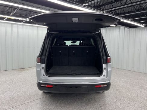 Used 2024 Jeep Wagoneer 2WD image 10