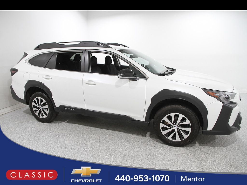 Used 2025 Subaru Outback Premium AWD/4WD image 1