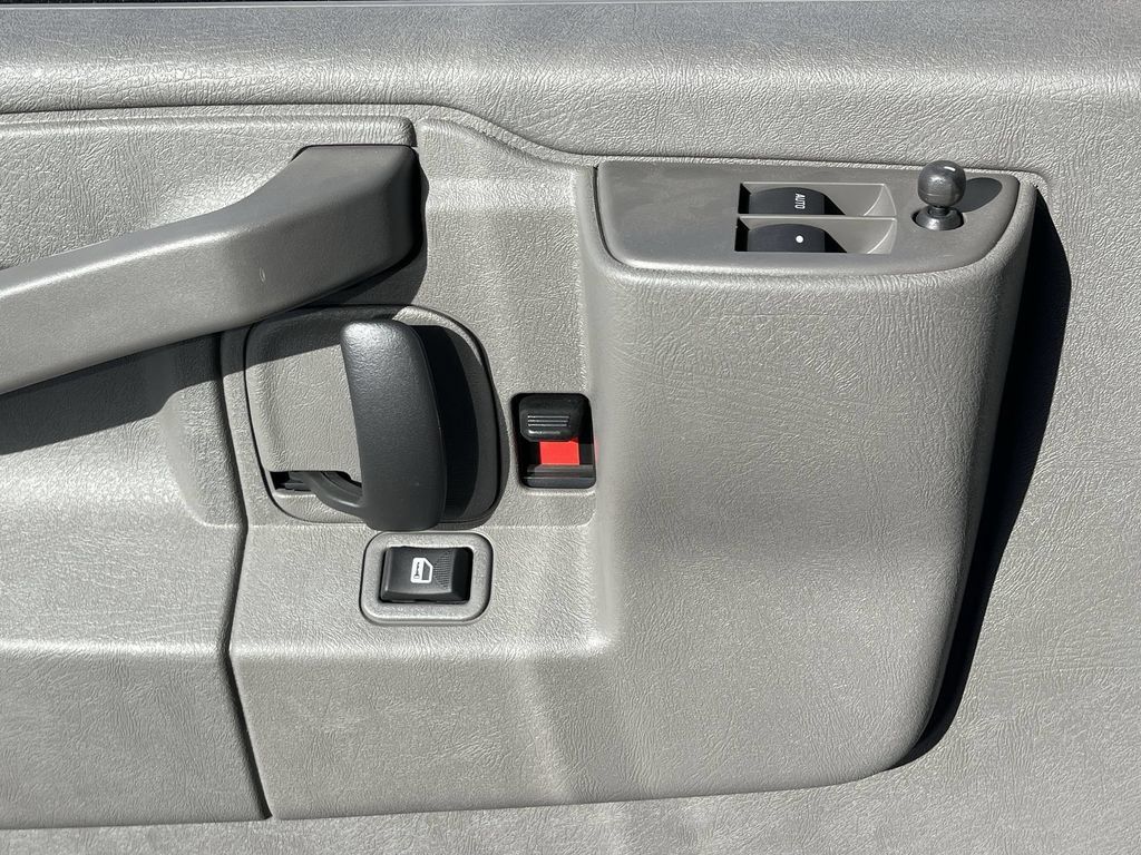 New 2025 GMC Savana 2500 Extended w/ Driver Convenience Package RWD image 23