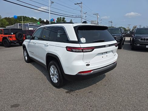 Certified 2025 Jeep Grand Cherokee Laredo X image 5