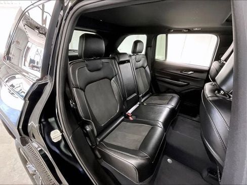 Used 2023 Jeep Grand Cherokee Altitude AWD/4WD image 19