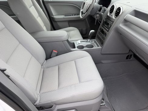 Used 2005 Ford Freestyle SE FWD image 22