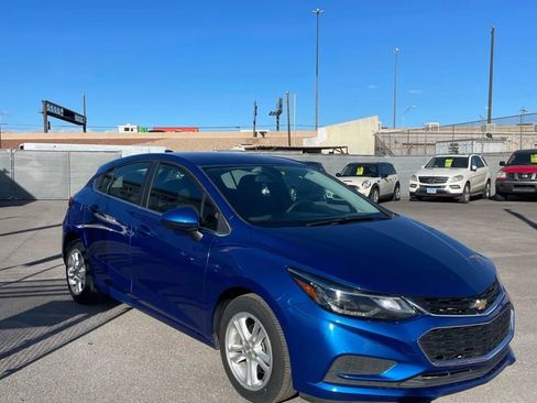 Used 2018 Chevrolet Cruze LT w/ Convenience Package image 2
