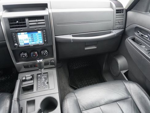 Used 2011 Jeep Liberty Sport image 18