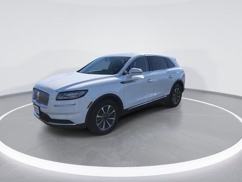 Used 2022 Lincoln Nautilus AWD w/ Premium Package image 4