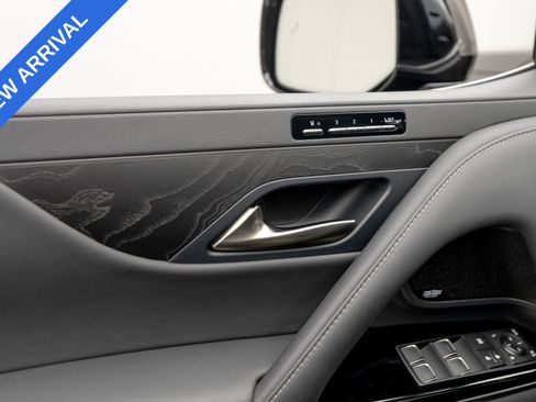 Used 2022 Lexus LX 600 4WD w/ Accessory Package (Z1) image 20