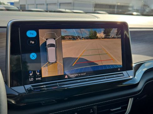 Used 2024 Volkswagen Atlas SEL Premium R-Line image 26