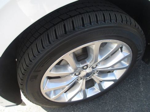 Used 2019 Ford Expedition Limited w/ Equipment Group 302A AWD/4WD image 13