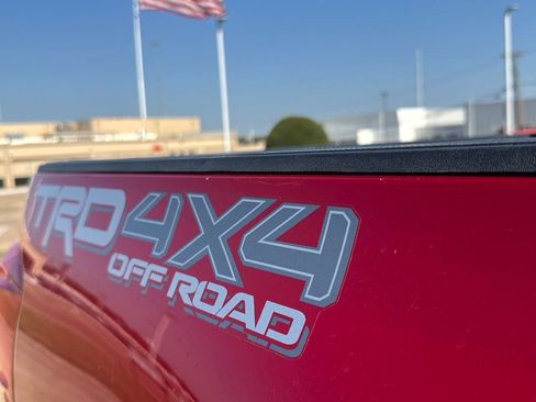 Used 2017 Toyota Tacoma TRD Off-Road w/ Tow Package (A/T) AWD/4WD image 32