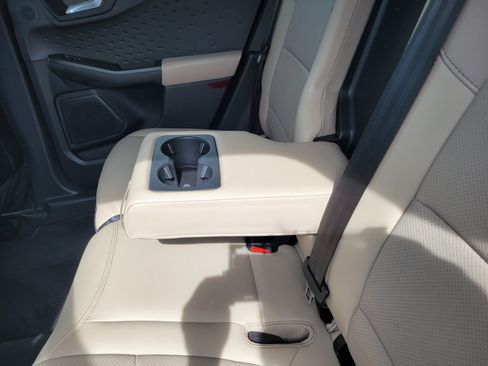 Used 2020 Ford Escape Titanium FWD image 34