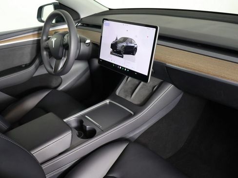 Used 2025 Tesla Model Y Long Range AWD/4WD image 31