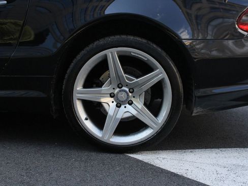 Used 2011 Mercedes-Benz SL 550 image 12