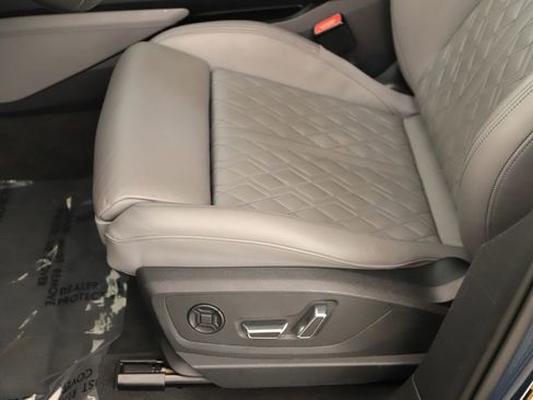 Used 2023 Audi e-tron S Prestige w/ Prestige Package image 25