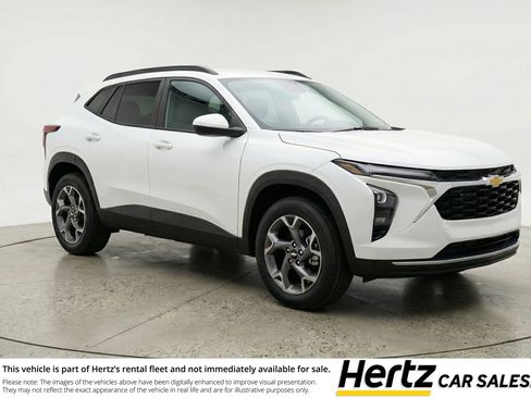 Used 2025 Chevrolet Trax LT FWD image 1
