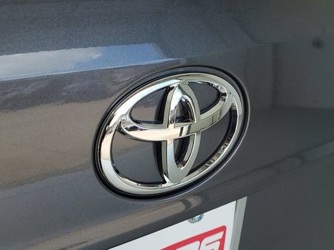 Used 2025 Toyota Highlander LE FWD image 9