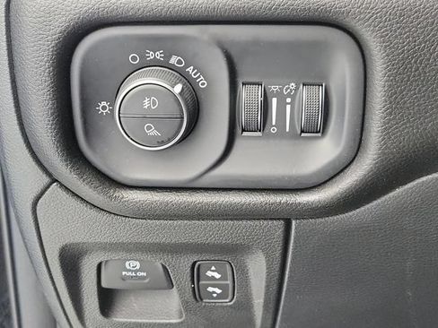 Used 2025 RAM 1500 Laramie AWD/4WD image 32