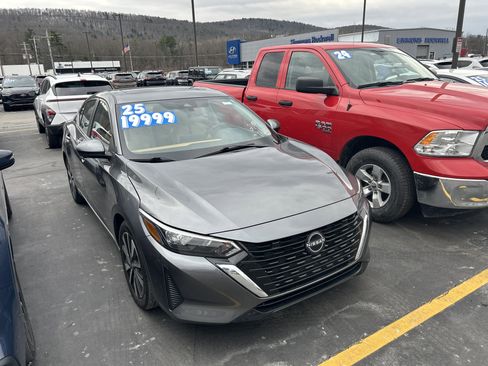 Used 2025 Nissan Sentra SV w/ SV Premium Package image 3