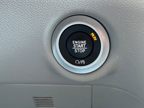 Used 2024 Chrysler Voyager LX image 25