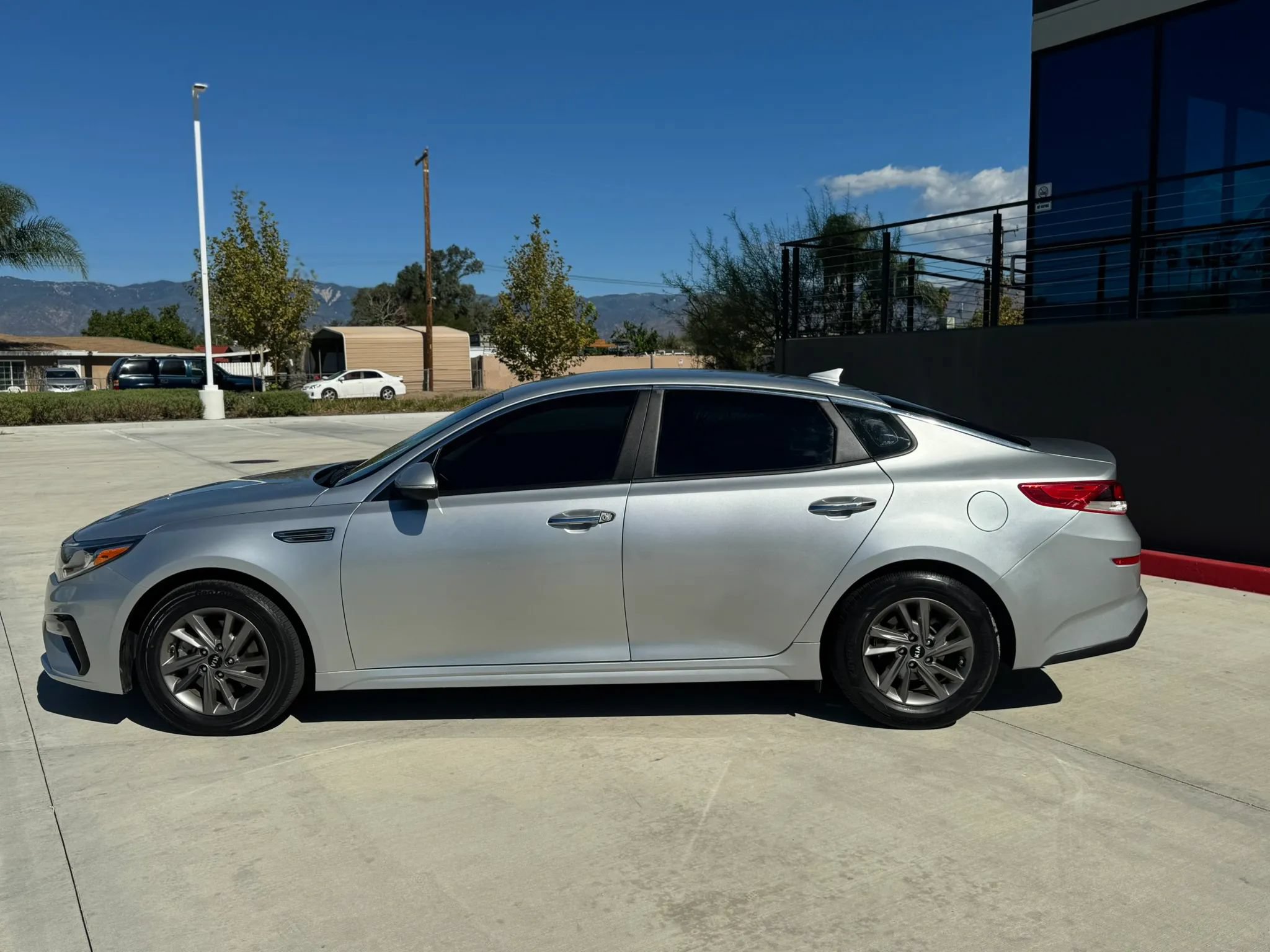 Used 2020 Kia Optima LX FWD image 4