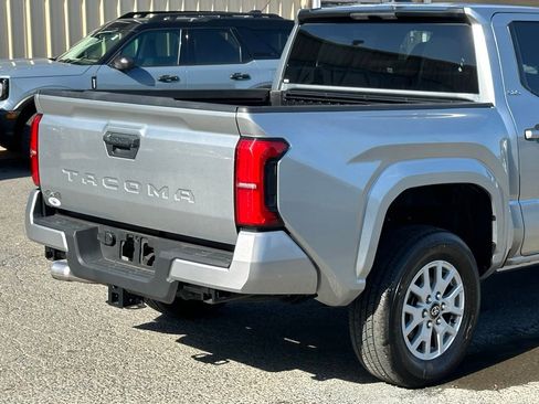 Used 2024 Toyota Tacoma SR5 AWD/4WD image 40