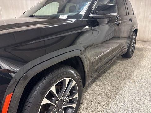 Used 2022 Jeep Grand Cherokee Overland w/ Luxury Tech Group IV image 34