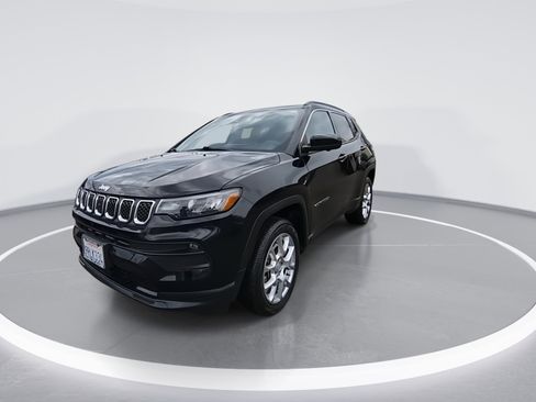 Certified 2023 Jeep Compass Latitude image 4