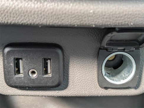 Used 2021 Chevrolet Traverse LT image 22