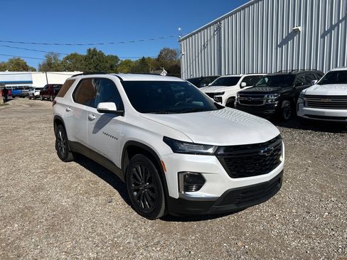 Used 2023 Chevrolet Traverse RS image 8