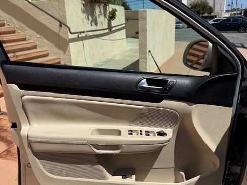 Used 2010 Volkswagen Jetta TDI FWD image 16