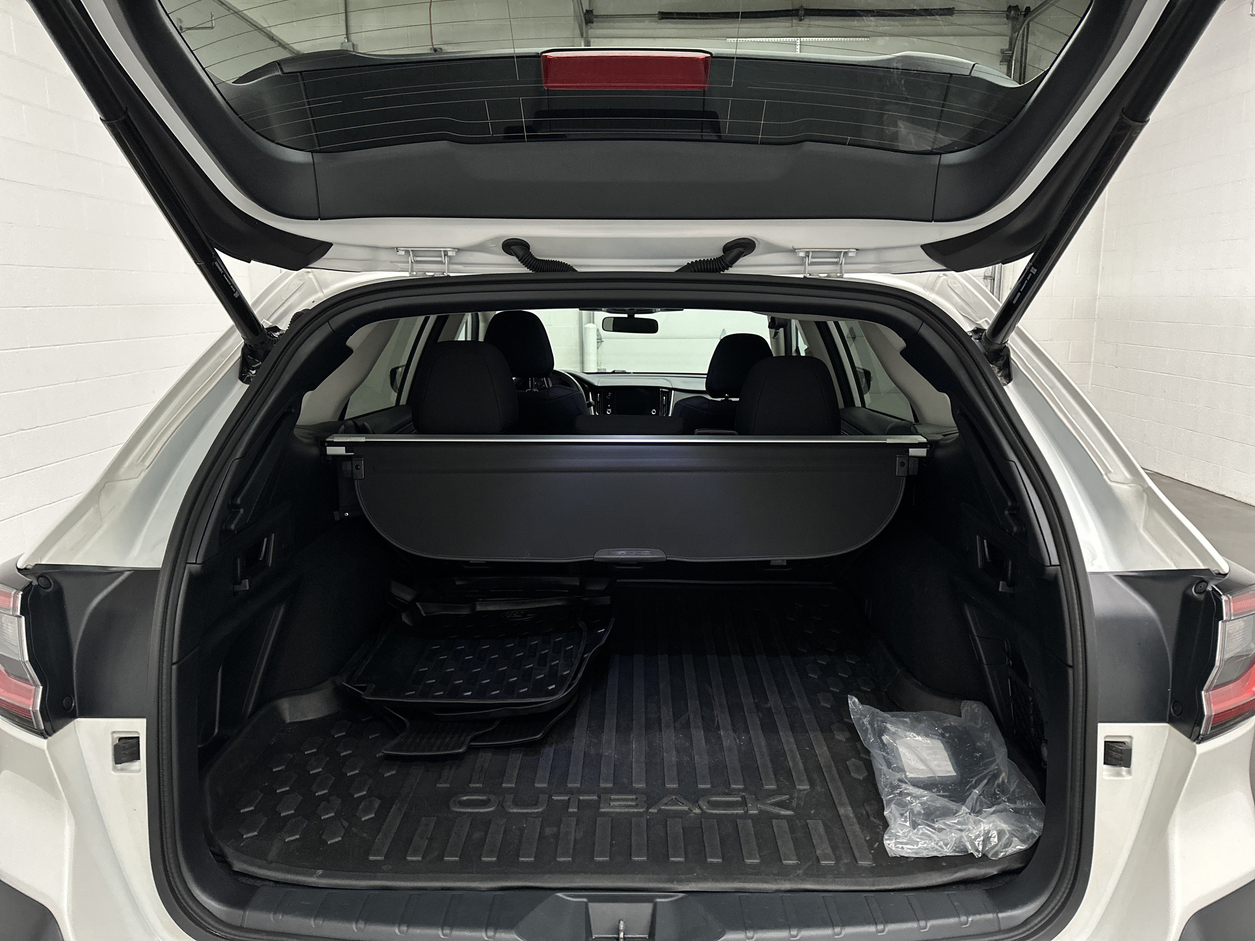 Used 2025 Subaru Outback Premium AWD/4WD image 13