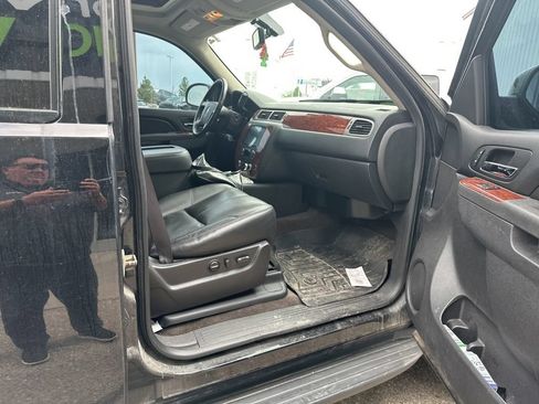 Used 2014 Chevrolet Tahoe LT w/ Luxury Package AWD/4WD image 38