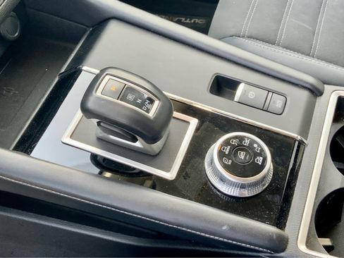 Used 2024 Mitsubishi Outlander SE image 46