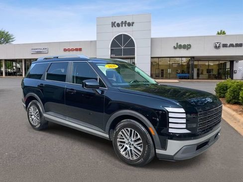 Used 2026 Hyundai Palisade SEL FWD image 2
