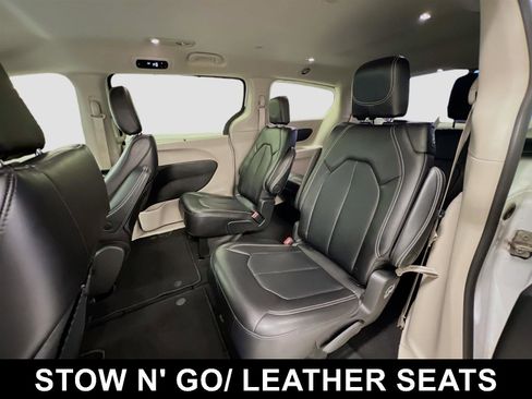 Used 2024 Chrysler Pacifica Touring-L image 21