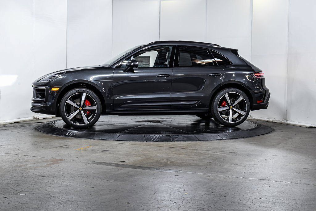Certified 2025 Porsche Macan S AWD/4WD image 2