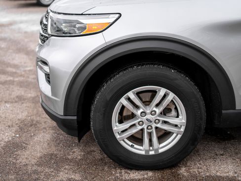 Used 2023 Ford Explorer XLT w/ Equipment Group 202A image 9