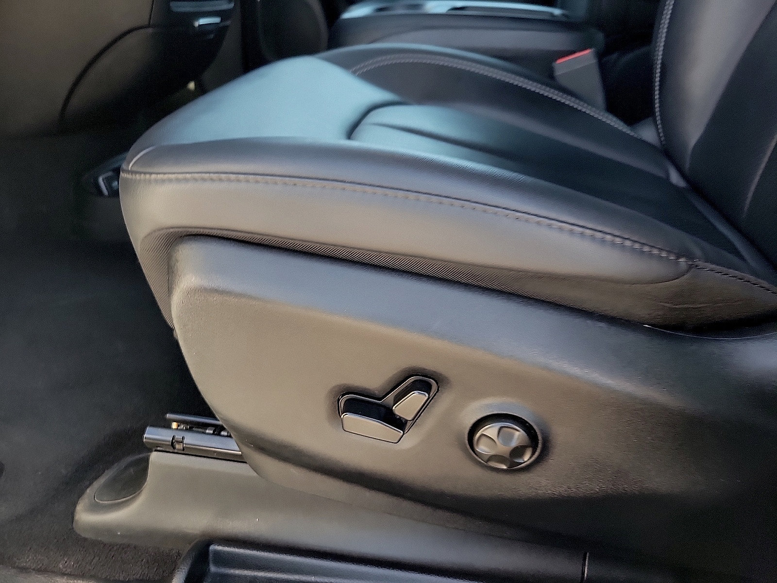 Used 2025 Chrysler Pacifica Select FWD image 13